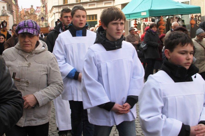jeleniogorzanie-droga-krzyzowa-daje-nam-sie-foto-45623