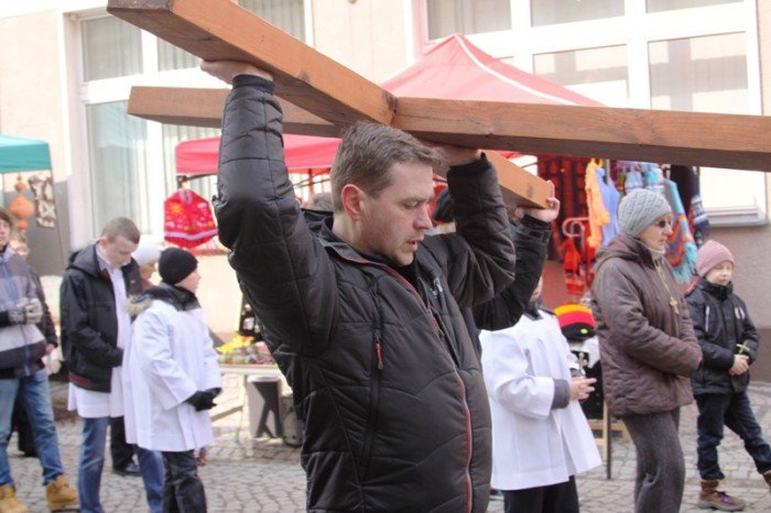jeleniogorzanie-droga-krzyzowa-daje-nam-sie-foto-45623