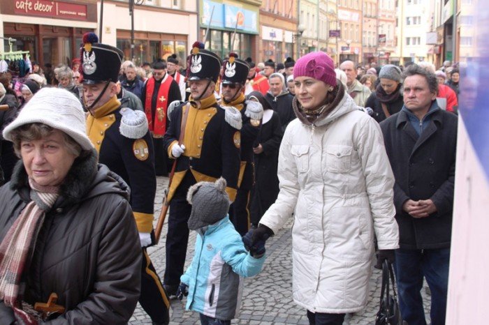 jeleniogorzanie-droga-krzyzowa-daje-nam-sie-foto-45623