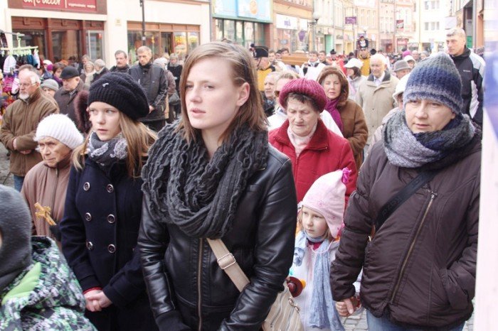 jeleniogorzanie-droga-krzyzowa-daje-nam-sie-foto-45623