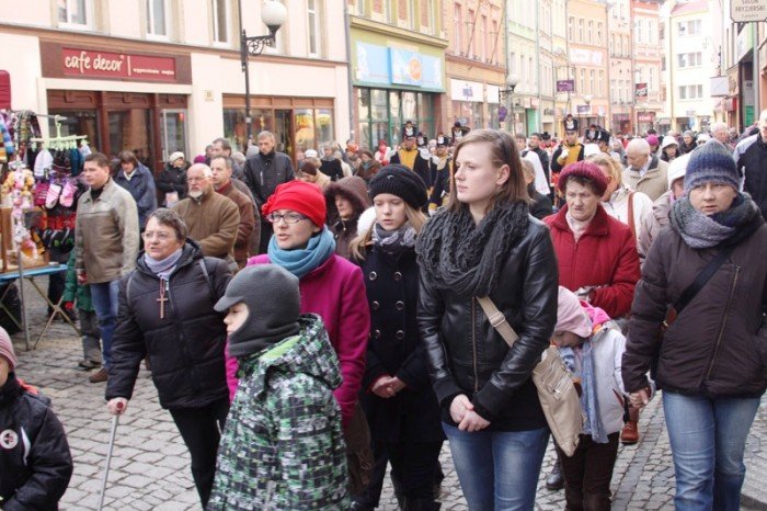 jeleniogorzanie-droga-krzyzowa-daje-nam-sie-foto-45623