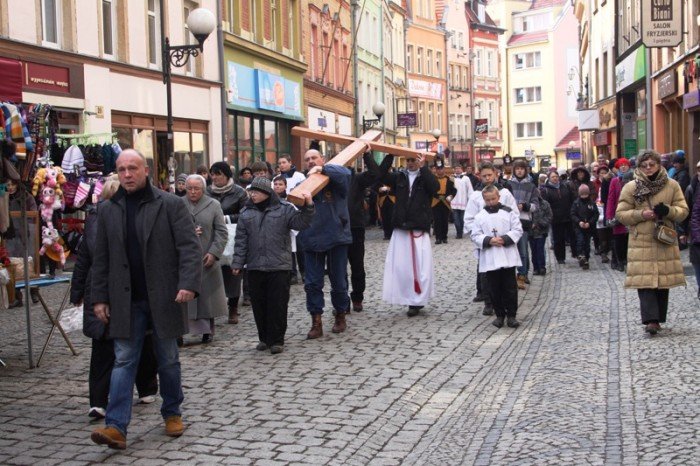 jeleniogorzanie-droga-krzyzowa-daje-nam-sie-foto-45623