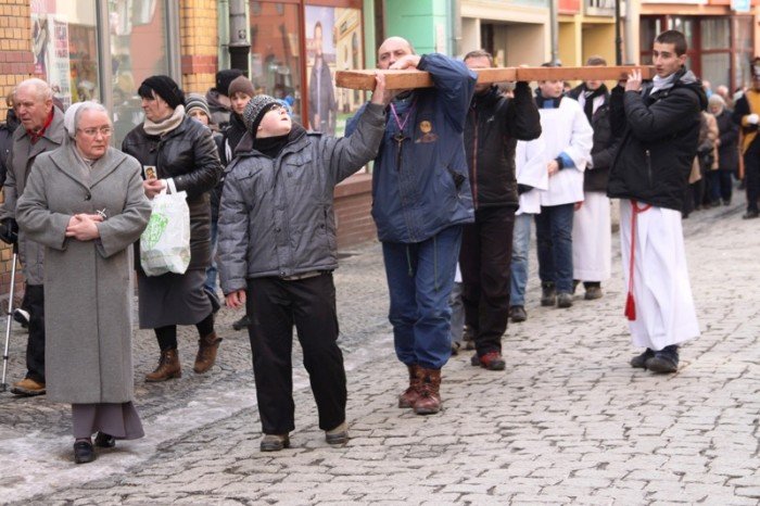 jeleniogorzanie-droga-krzyzowa-daje-nam-sie-foto-45623