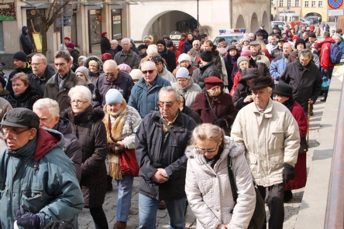 jeleniogorzanie-droga-krzyzowa-daje-nam-sie-foto-45623