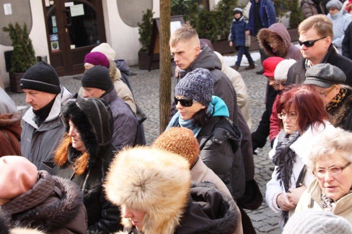 jeleniogorzanie-droga-krzyzowa-daje-nam-sie-foto-45623