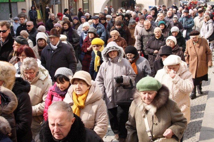 jeleniogorzanie-droga-krzyzowa-daje-nam-sie-foto-45623