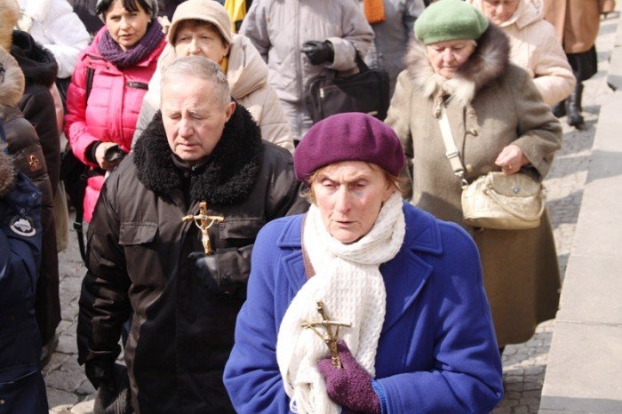 jeleniogorzanie-droga-krzyzowa-daje-nam-sie-foto-45623