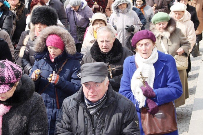 jeleniogorzanie-droga-krzyzowa-daje-nam-sie-foto-45623