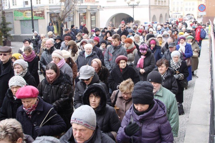 jeleniogorzanie-droga-krzyzowa-daje-nam-sie-foto-45623