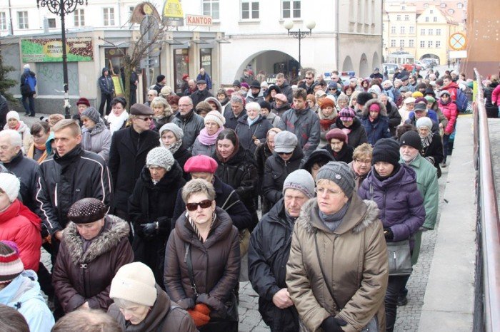 jeleniogorzanie-droga-krzyzowa-daje-nam-sie-foto-45623