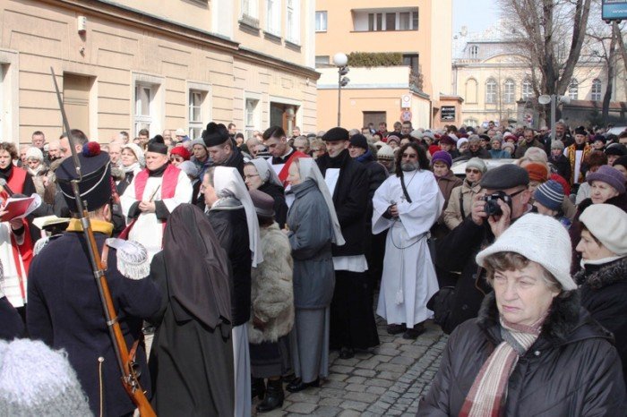 jeleniogorzanie-droga-krzyzowa-daje-nam-sie-foto-45623