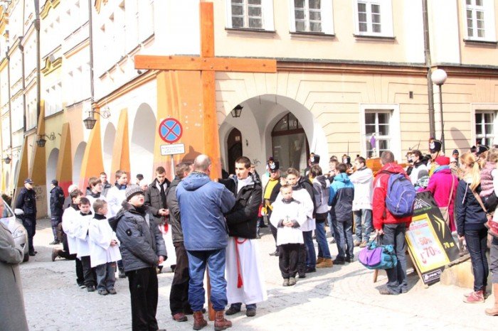 jeleniogorzanie-droga-krzyzowa-daje-nam-sie-foto-45623