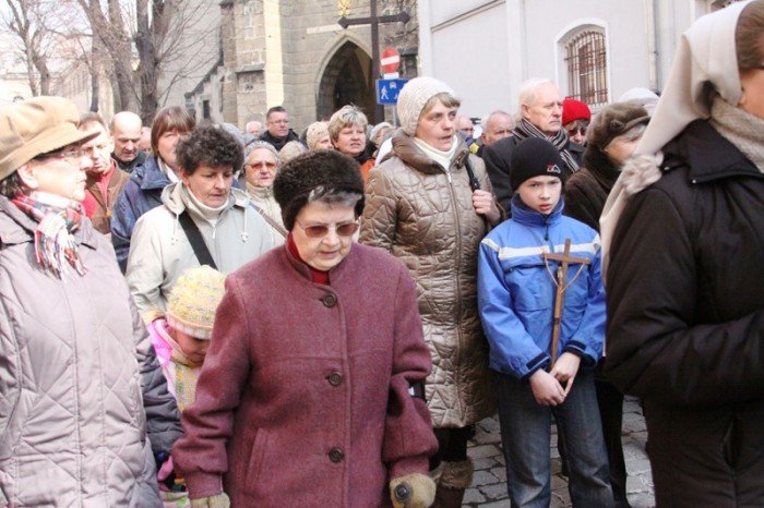 jeleniogorzanie-droga-krzyzowa-daje-nam-sie-foto-45623