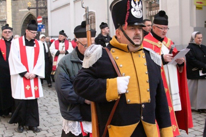 jeleniogorzanie-droga-krzyzowa-daje-nam-sie-foto-45623