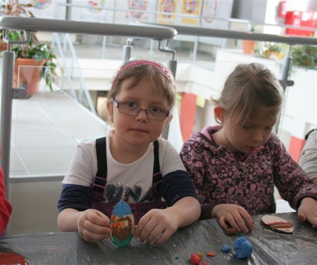 dzieci-zrobiy-w-karpaczu-piekne-pisankinaklejanki-foto-45625