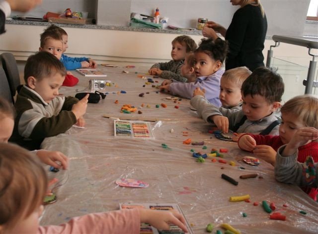 dzieci-zrobiy-w-karpaczu-piekne-pisankinaklejanki-foto-45625