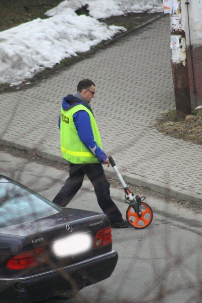 przejecha-po-nogach-lezacemu-mezczyznie-foto-45638