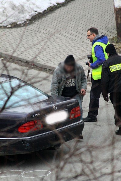 przejecha-po-nogach-lezacemu-mezczyznie-foto-45638