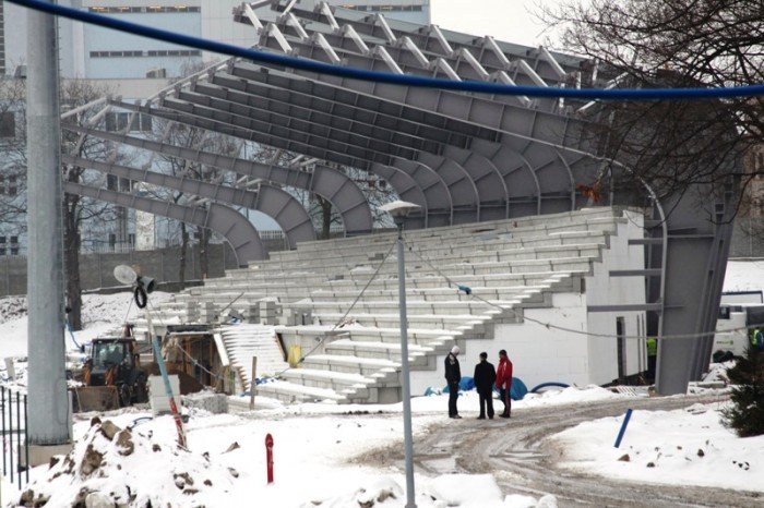 pracownicy-buduja-stadion-przy-zotniczej-za-darmo-foto-45676