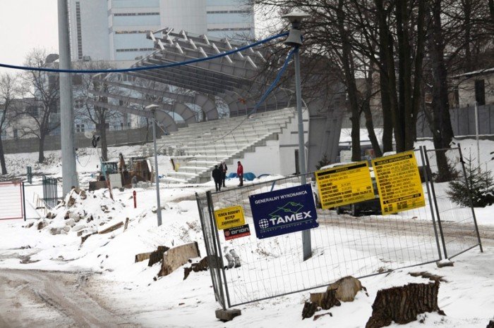 pracownicy-buduja-stadion-przy-zotniczej-za-darmo-foto-45676