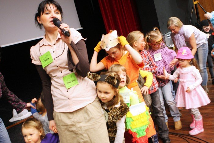zdaniem-maluchow-najlepszymi-przyjaciomi-sa-rodzice-foto-45770