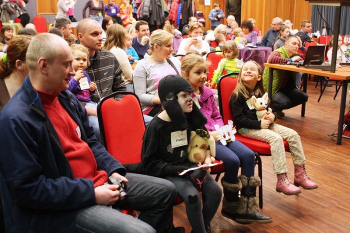 zdaniem-maluchow-najlepszymi-przyjaciomi-sa-rodzice-foto-45770