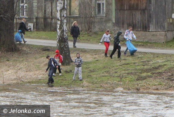 oczyscili-rzeke-bobr-ze-smieci-w-janowicach-wielkich-foto-45883