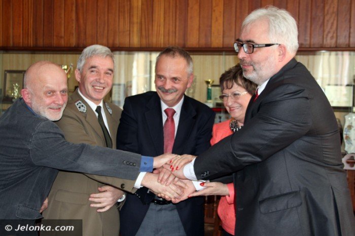miasto-i-kpn-wymienili-sie-nieruchomosciami-czy-sobieszow-ozyje-foto-45886