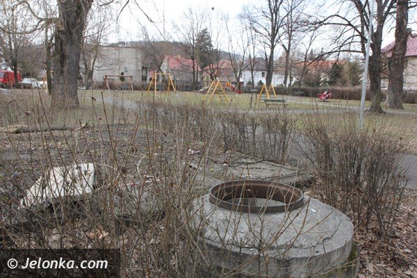 rodzice-plac-zabaw-przy-ul-dembowskiego-zagraza-bezpieczenstwu-dzieci-foto-45895
