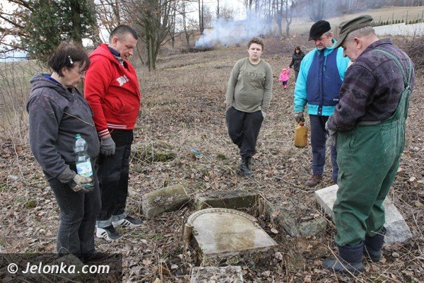 mieszkancy-goduszyna-ratuja-cmentarz-ewangelicki-od-zapomnienia-foto-45901