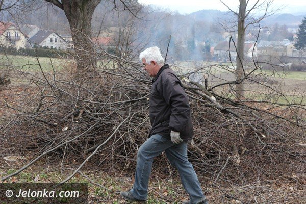 mieszkancy-goduszyna-ratuja-cmentarz-ewangelicki-od-zapomnienia-foto-45901