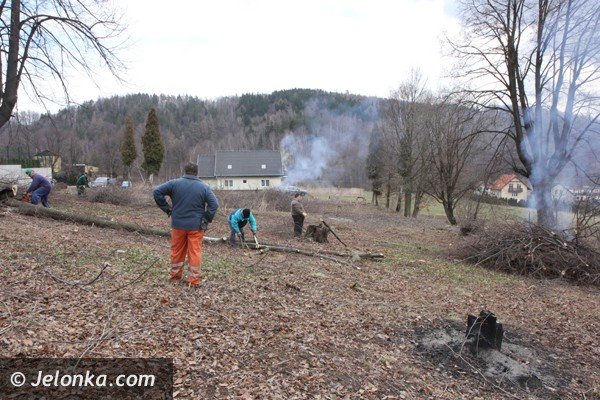 mieszkancy-goduszyna-ratuja-cmentarz-ewangelicki-od-zapomnienia-foto-45901