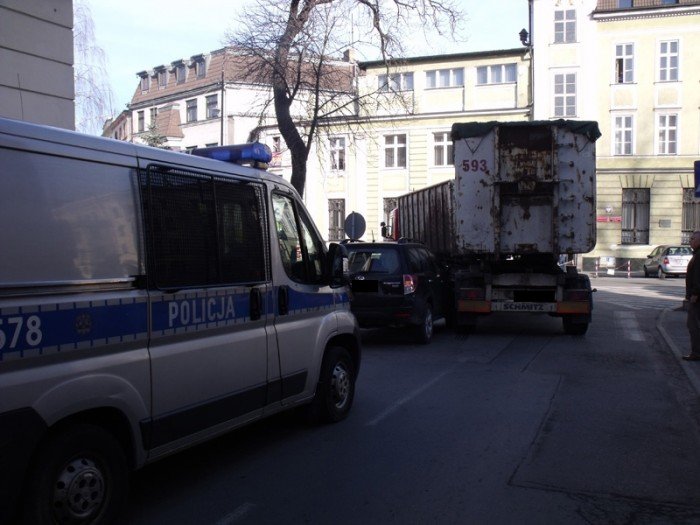 scania-najechaa-na-subaru-kto-zawini-foto-45902