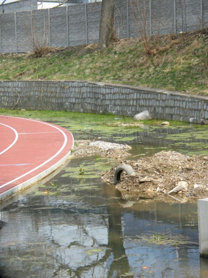 radni-dwoch-komisji-odwiedzili-teren-budowy-stadionu-foto-45967