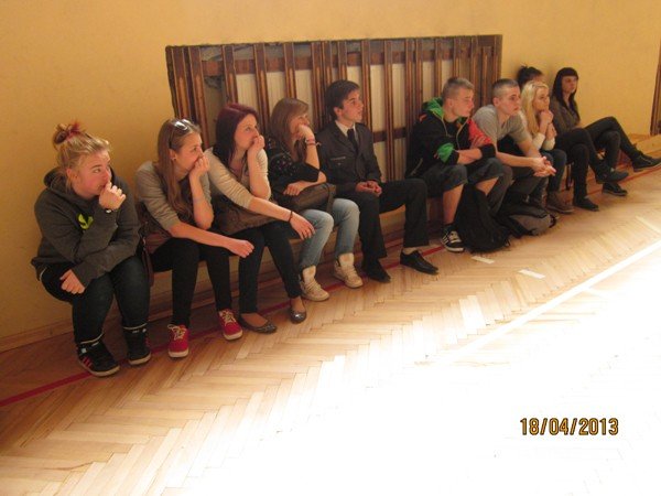 gimnazjalisci-z-caego-regionu-zainteresowani-sa-dalsza-nauka-w-piechowicach-foto-45988