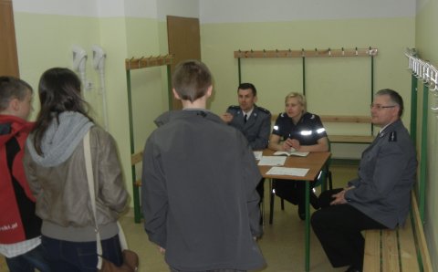 uczniowie-zdali-egzamin-z-wiedzy-o-bezpieczenstwie-foto-46026