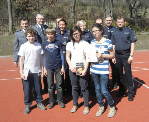 uczniowie-zdali-egzamin-z-wiedzy-o-bezpieczenstwie-foto-46026