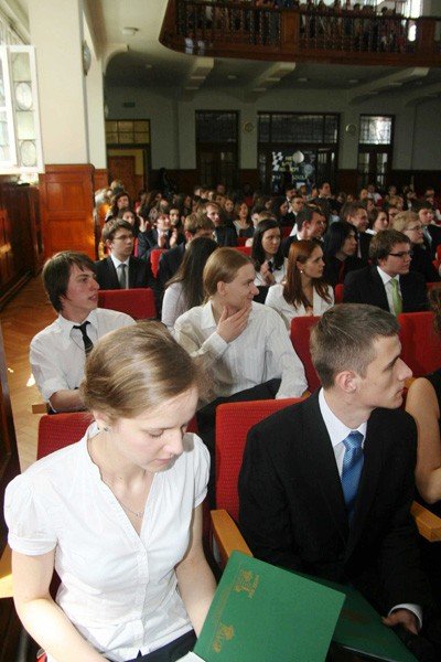 tak-abiturienci-zeroma-zegnali-sie-ze-swoja-szkoa-foto-46171