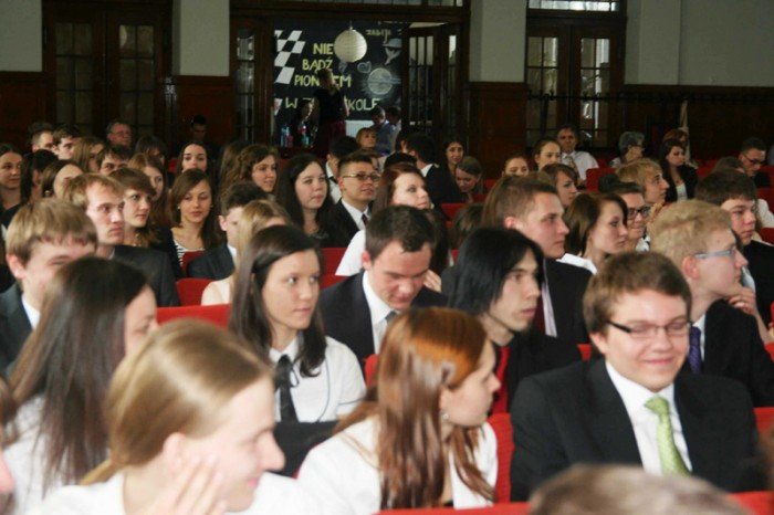 tak-abiturienci-zeroma-zegnali-sie-ze-swoja-szkoa-foto-46171