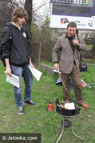 grillowanie-pitow-na-znak-protestu-przy-urzedzie-skarbowym-w-jeleniej-gorze-foto-46220