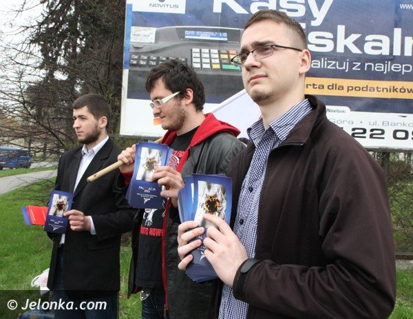 grillowanie-pitow-na-znak-protestu-przy-urzedzie-skarbowym-w-jeleniej-gorze-foto-46220