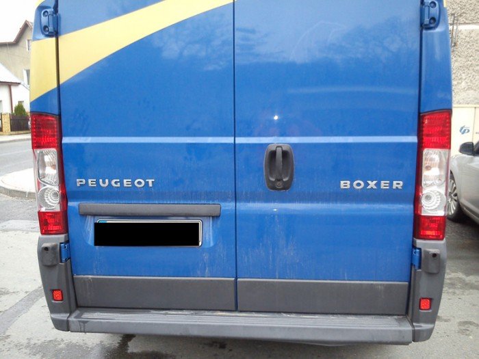 dla-potrzeb-rajdu-przepchali-zaparkowane-auto-wasciciel-zada-odszkodowania-foto-46231