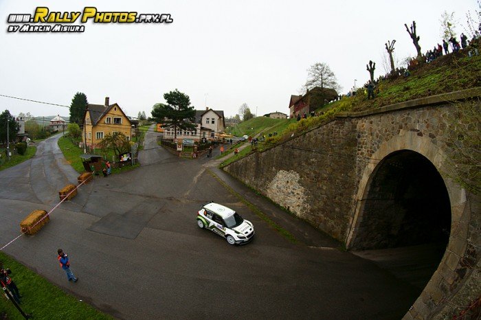jeleniogorzanie-z-tarcza-w-galaxy-grs-rally-luzicke-hory-foto-46271