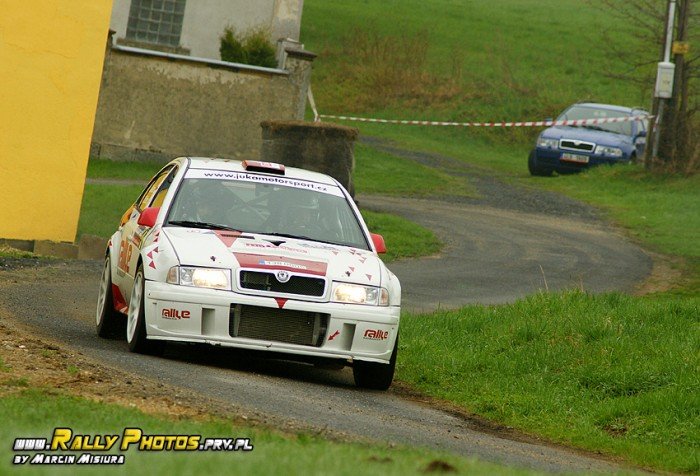jeleniogorzanie-z-tarcza-w-galaxy-grs-rally-luzicke-hory-foto-46271