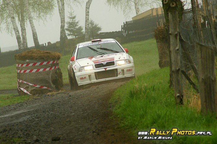 jeleniogorzanie-z-tarcza-w-galaxy-grs-rally-luzicke-hory-foto-46271
