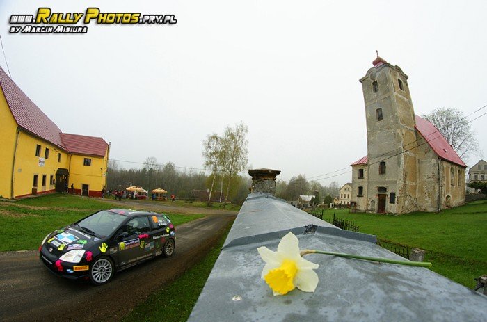 jeleniogorzanie-z-tarcza-w-galaxy-grs-rally-luzicke-hory-foto-46271
