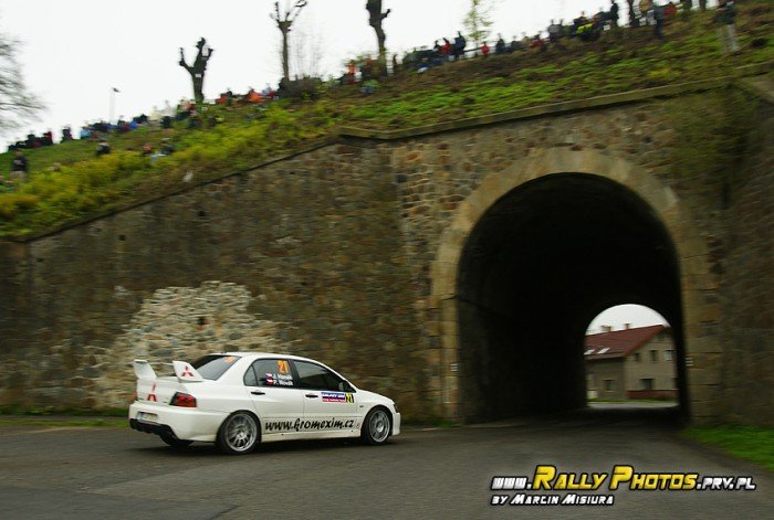 jeleniogorzanie-z-tarcza-w-galaxy-grs-rally-luzicke-hory-foto-46271