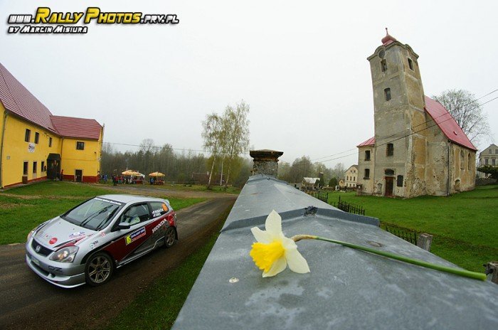 jeleniogorzanie-z-tarcza-w-galaxy-grs-rally-luzicke-hory-foto-46271
