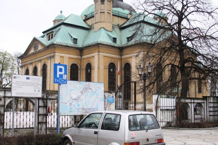 dojazd-do-koscioa-zamkniety-wierni-sa-oburzeni-foto-46275