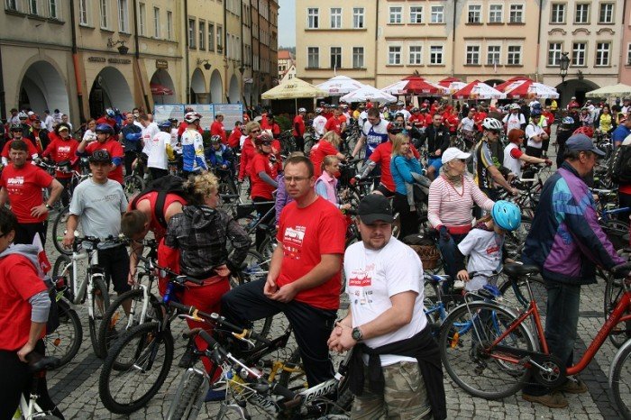 biaoczerwona-parada-na-rowerach-w-swietnych-humorach-foto-46292